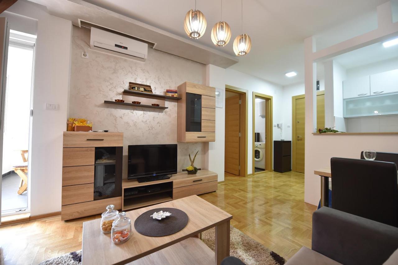 Apartment Sinisa With Garage โนวีซาด ภายนอก รูปภาพ