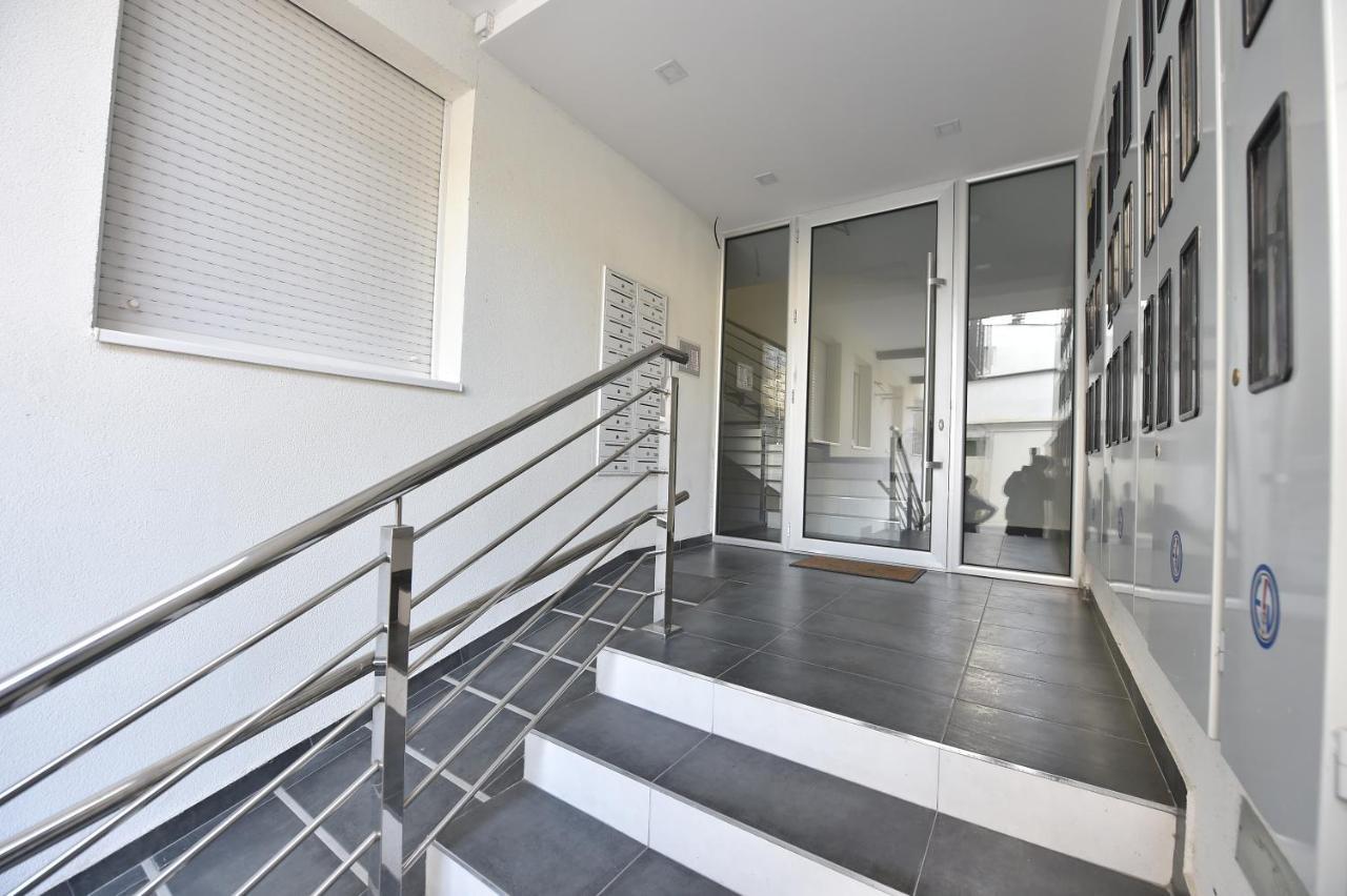 Apartment Sinisa With Garage โนวีซาด ภายนอก รูปภาพ
