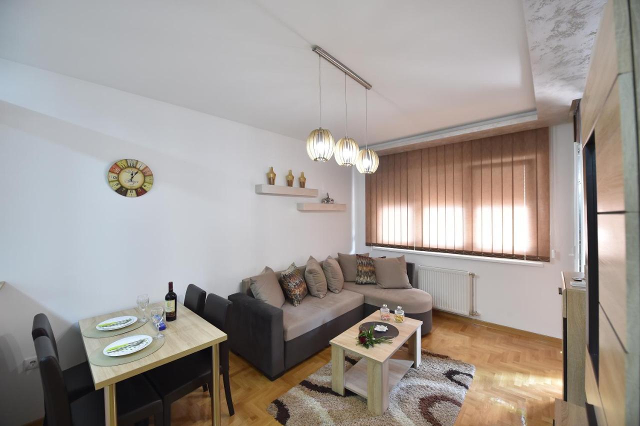 Apartment Sinisa With Garage โนวีซาด ภายนอก รูปภาพ