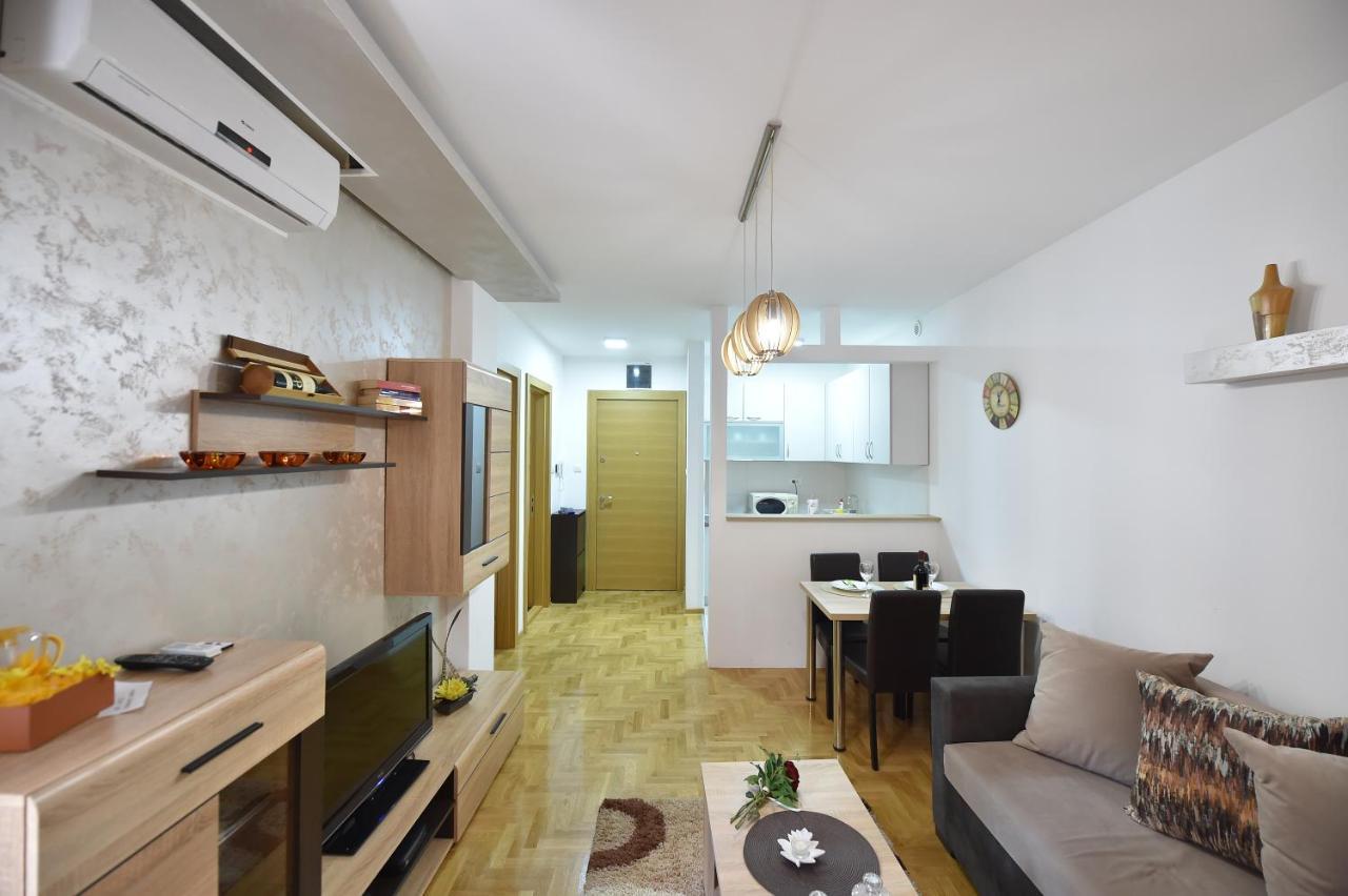 Apartment Sinisa With Garage โนวีซาด ภายนอก รูปภาพ