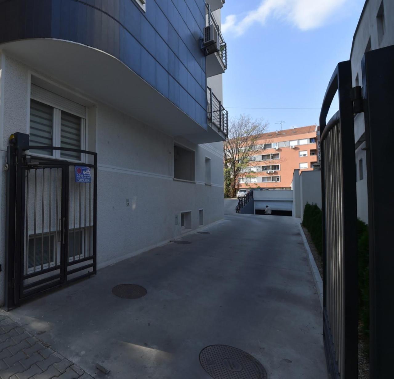 Apartment Sinisa With Garage โนวีซาด ภายนอก รูปภาพ