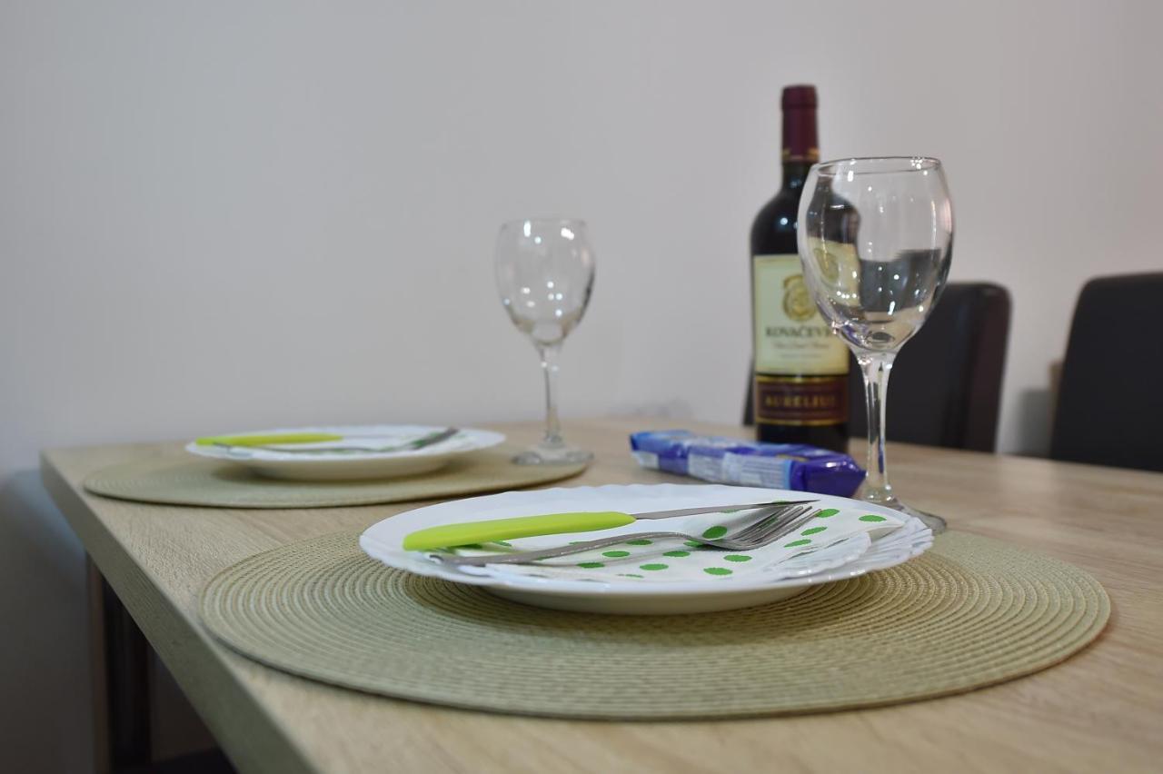 Apartment Sinisa With Garage โนวีซาด ภายนอก รูปภาพ
